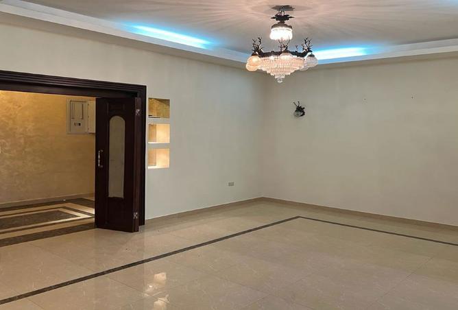 8318880 - Property Image 2