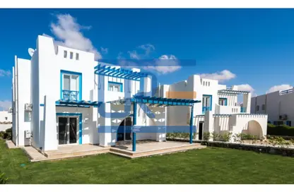 Chalet - 2 Bedrooms - 2 Bathrooms for sale in Mountain View - Ras Al Hekma - North Coast