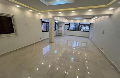 شقة - 3 غرف نوم - 2 حمامات للايجار في شارع سوريا - المهندسين - الجيزة