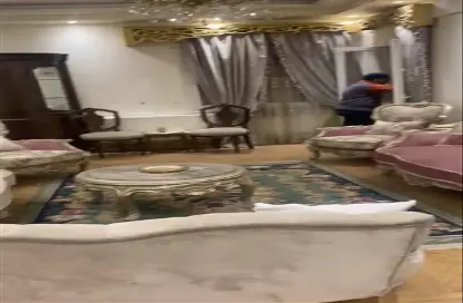 شقة - 3 غرف نوم - 3 حمامات للبيع في شارع المساحه - الدقي - الجيزة