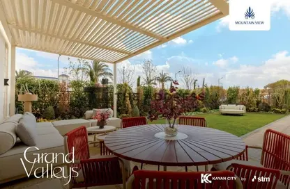 Villa - 6 Bedrooms - 4 Bathrooms for sale in Mountain View Hyde Park - 5th Settlement Compounds - The 5th Settlement - New Cairo City - Cairo