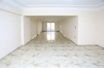 Apartment - 3 Bedrooms - 3 Bathrooms for rent in Mostafa Maher St. - Glim - Hay Sharq - Alexandria