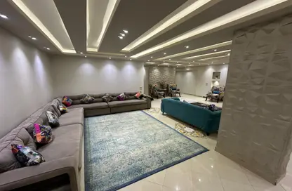 Apartment - 3 Bedrooms - 3 Bathrooms for rent in Gameat Al Dewal Al Arabeya St. - Mohandessin - Giza