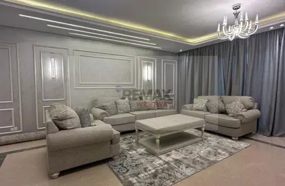 شقة - 4 غرف نوم - 4 حمامات للايجار في 6 ويست - بيفرلي هيلز - كمبوندات الشيخ زايد - الشيخ زايد - الجيزة