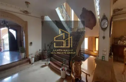 فيلا - 5 غرف نوم - 5 حمامات للايجار في طريق خدمه - حى جنوب الاكايمية - مدينة القاهرة الجديدة - القاهرة