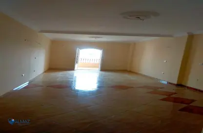 Apartment - 3 Bedrooms - 2 Bathrooms for rent in Qonsoa Al Ghoury St. - The 1st Settlement - New Cairo City - Cairo