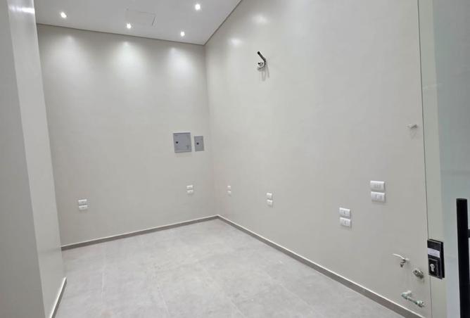 8381988 - Property Image 2