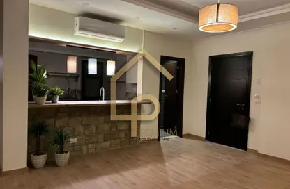 شقة - 2 غرف نوم - 3 حمامات للايجار في ذا كورت ياردز - كمبوندات الشيخ زايد - الشيخ زايد - الجيزة