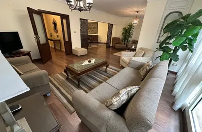 شقة - 2 غرف نوم - 2 حمامات للايجار في شارع احمد حشمت - الزمالك - القاهرة