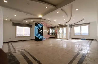 Office Space - Studio - 3 Bathrooms for rent in Hay El Maadi - Cairo