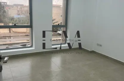 عيادة - استوديو - 2 حمامات للايجار في جراندا لايف - كمبوندات الشروق - مدينة الشروق - القاهرة