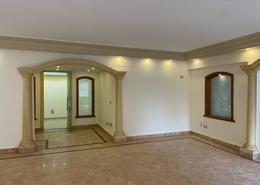 شقة - 4 غرف نوم - 2 حمامات for للبيع in شارع النصر - حي المعادي - القاهرة
