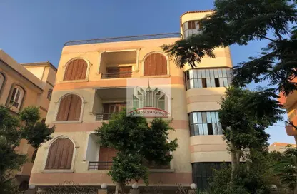 بناية كاملة - استوديو - 8 حمامات للبيع في مدينة 6 أكتوبر - الجيزة