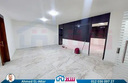 مساحات مكتبية - استوديو - 2 حمامات للبيع في جليم - حي شرق - الاسكندرية