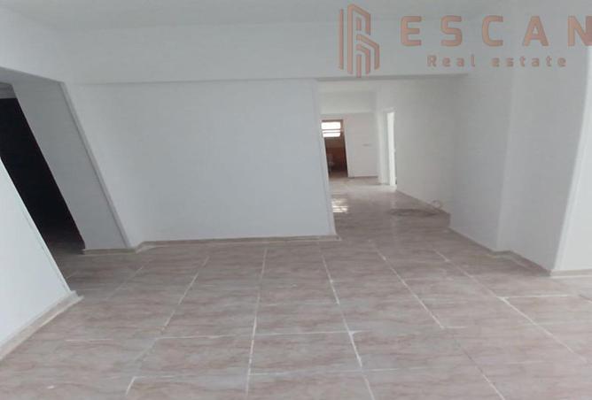 8323890 - Property Image 3