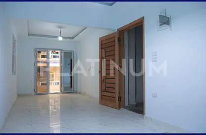Apartment - 2 Bedrooms - 1 Bathroom for sale in Khaled Ibn Alwaleed St. - Sidi Beshr - Hay Awal El Montazah - Alexandria