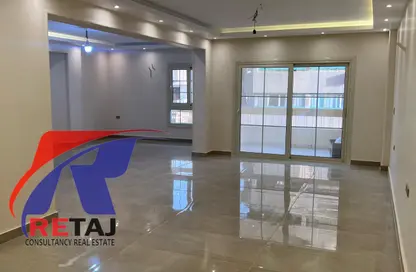 Apartment - 3 Bedrooms - 3 Bathrooms for sale in Hesham Labib St. - 8th Zone - Nasr City - Cairo