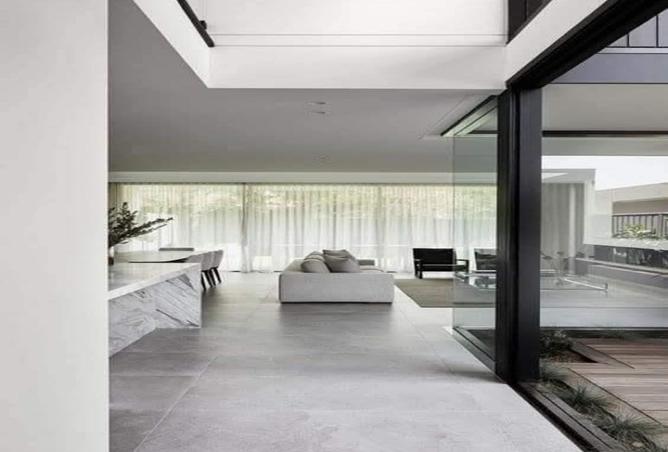 8049172 - Property Image 2
