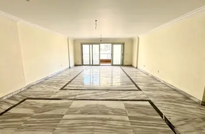 Apartment - 4 Bedrooms - 3 Bathrooms for rent in Al Ekbal St. - Laurent - Hay Sharq - Alexandria Apartment - 4 Bedrooms - 3 Bathrooms for rent in Al Ekbal St. - Laurent - Hay Sharq - Alexandria