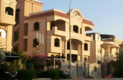 Villa - 7+ Bedrooms - 6 Bathrooms for sale in West Somid Road - West Somid - 6 October City - Giza