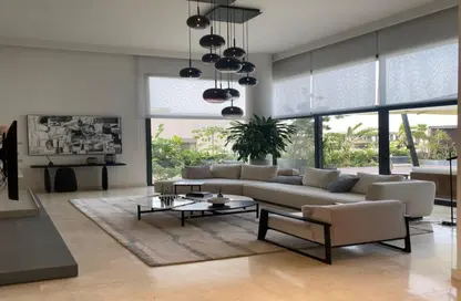 فيلا - 5 غرف نوم - 4 حمامات للبيع في سوان ليك ويست - مدينة 6 أكتوبر - الجيزة