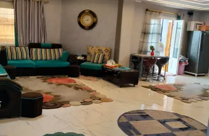 شقة - 3 غرف نوم - 2 حمامات للبيع في شارع الزهور - الحي الثامن - مدينة العبور - القليوبية