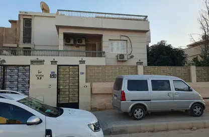 فيلا - 5 غرف نوم - 3 حمامات للبيع في مجاورة 9 - مدينة العاشر من رمضان - الشرقية