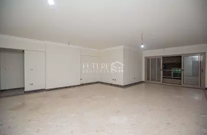 Apartment - 3 Bedrooms - 2 Bathrooms for rent in Al Geish Road - Glim - Hay Sharq - Alexandria