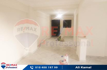 Apartment - 2 Bedrooms - 1 Bathroom for rent in Abou Quer Road - Zezenia - Hay Sharq - Alexandria