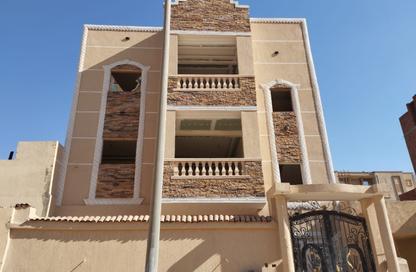 بناية كاملة - 4 غرف نوم - 2 حمامات للبيع في ابني بيتك 7 - حدائق اكتوبر - مدينة 6 أكتوبر - الجيزة