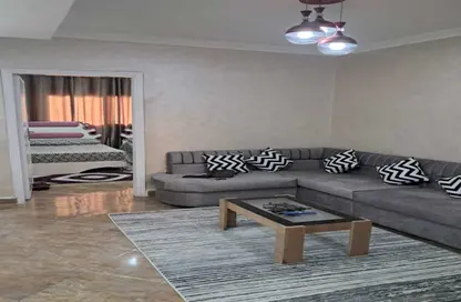 Apartment - 2 Bedrooms - 1 Bathroom for rent in Mohammed Al Maqref St. - 6th Zone - Nasr City - Cairo