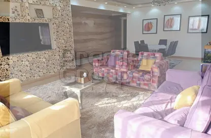 Apartment - 3 Bedrooms - 2 Bathrooms for rent in Zahraa Al Maadi St. - Degla - Hay El Maadi - Cairo