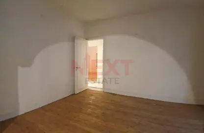 شقة - 2 غرف نوم - 2 حمامات للايجار في شارع شعراوي - لوران - حي شرق - الاسكندرية