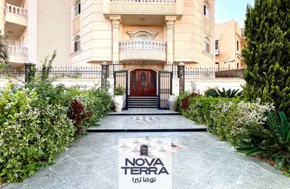 فيلا - 8 غرف نوم - 8 حمامات للبيع في غرب سوميد - مدينة 6 أكتوبر - الجيزة