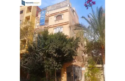 بناية كاملة - 8 غرف نوم - 8 حمامات للبيع في شارع مدارس جيل 2000 - الحي الثاني - مدينة 6 أكتوبر - الجيزة