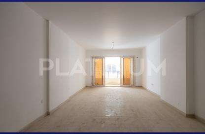 Apartment - 3 Bedrooms - 2 Bathrooms for rent in Green Plaza St. - Smouha - Hay Sharq - Alexandria