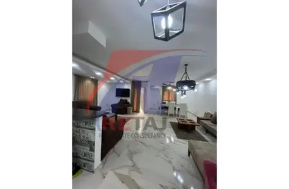 شقة - 3 غرف نوم - 2 حمامات للبيع في شارع احمد ابو العلا - المنطقة الثامنة - مدينة نصر - القاهرة