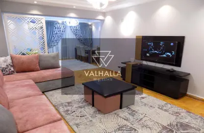 شقة - 2 غرف نوم - 2 حمامات للايجار في شارع ايران - الدقي - الجيزة