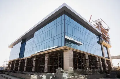 محل تجاري - استوديو - 2 حمامات للبيع في جولدن جيت - شارع التسعين الجنوبي - التجمع الخامس - مدينة القاهرة الجديدة - القاهرة