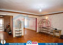 شقة - 3 غرف نوم - 2 حمامات للبيع في شارع ابو قير - جليم - حي شرق - الاسكندرية
