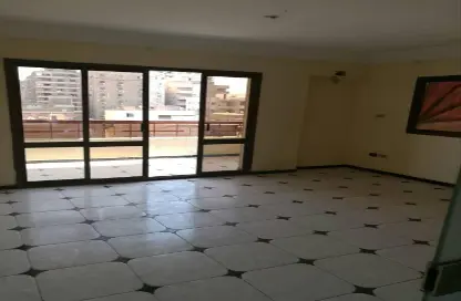 Apartment - 4 Bedrooms - 2 Bathrooms for rent in Abdel Hay Hegazy St. - 8th Zone - Nasr City - Cairo