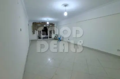 شقة - 3 غرف نوم - 2 حمامات للبيع في المنطقة الأولى - مدينة نصر - القاهرة