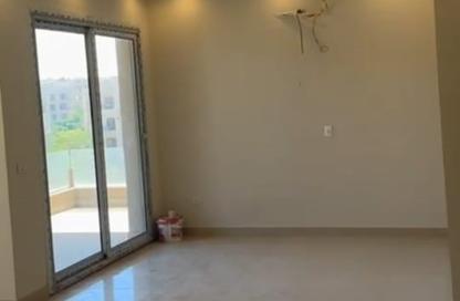 شقة - 2 غرف نوم - 2 حمامات للبيع في فيلدج جيت - المستثمرين الجنوبية - مدينة القاهرة الجديدة - القاهرة