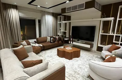 فيلا - 5 غرف نوم - 4 حمامات للبيع في پريڤادو - مدينتي - القاهرة