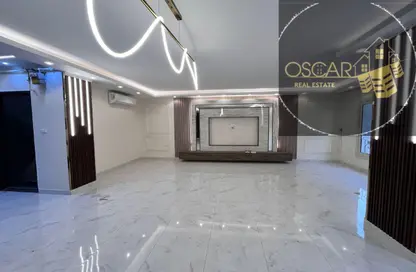 Office Space - Studio - 4 Bathrooms for rent in Gameat Al Dewal Al Arabeya St. - Mohandessin - Giza