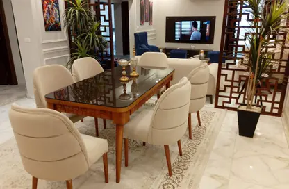 شقة - 2 غرف نوم - 2 حمامات للايجار في شارع المساحه - الدقي - الجيزة