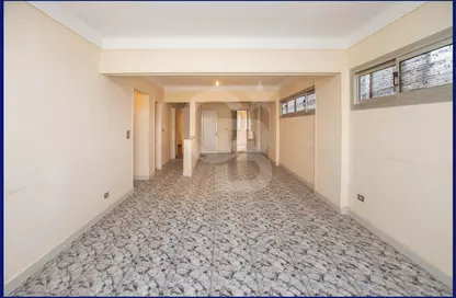 شقة - 3 غرف نوم - 2 حمامات للبيع في شارع عبد المنصف غازي - سابا باشا - حي شرق - الاسكندرية