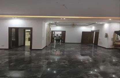 فيلا - 3 غرف نوم - 3 حمامات للايجار في شارع مجمع البنوك - شارع التسعين الجنوبي - التجمع الخامس - مدينة القاهرة الجديدة - القاهرة