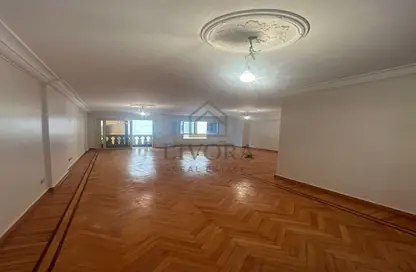 Apartment - 3 Bedrooms - 3 Bathrooms for sale in Kamal Eldin Salah St. - Smouha - Hay Sharq - Alexandria
