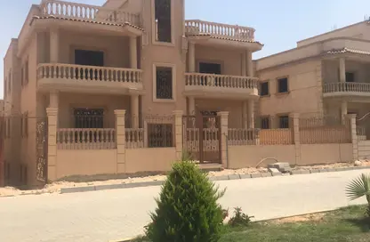 فيلا - 8 غرف نوم - 7 حمامات للبيع في لافيدا البستان - محور 26 يوليو - مدينة 6 أكتوبر - الجيزة